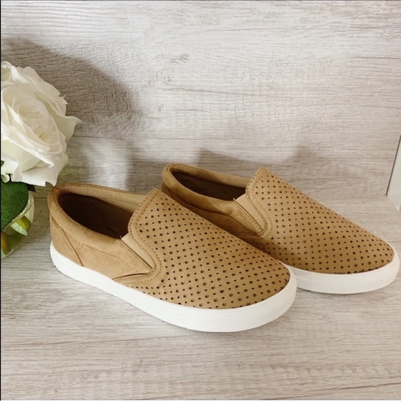 NEW Zoey Slip On Shoes- in Tan - Picture 2 of 5